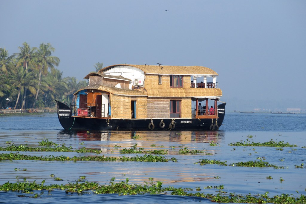 Kettuvallam houseboat cruising the Kerala backwaters, Alleppey