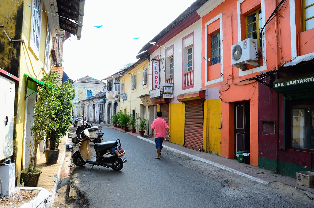 Palolem beach, South Goa — white sand crescent at low tide