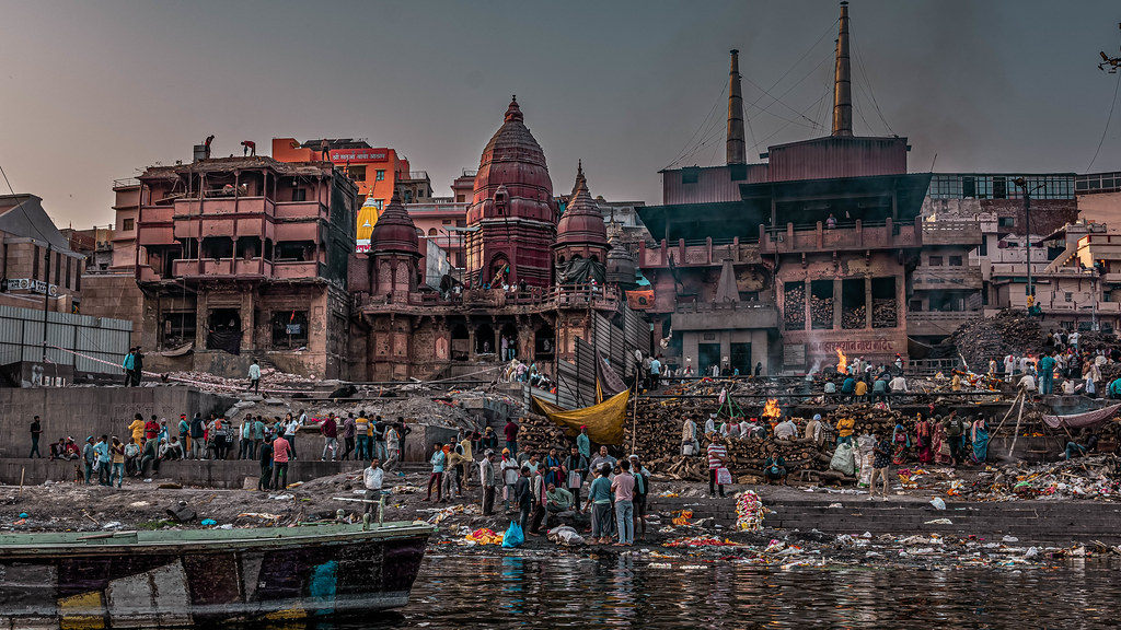 Dashashwamedh Ghat at dusk.jpg